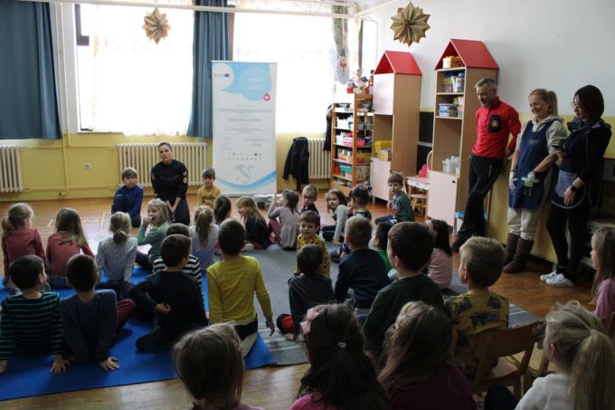 Flood risks explained to school children in Opuzen